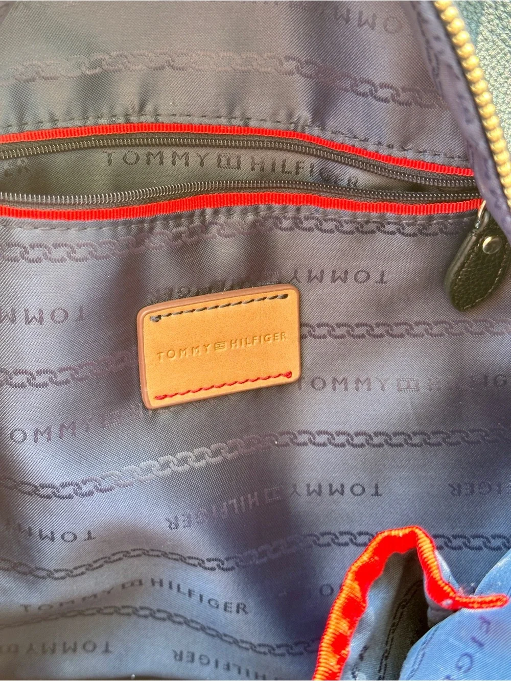 Tommy Hilfiger 🖤very spacious